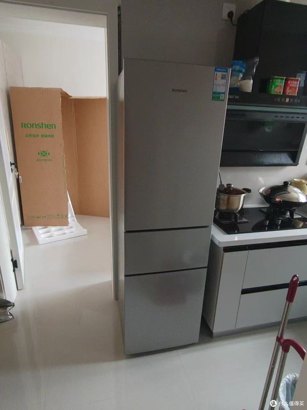 租房刚需小冰箱｜容声 215L 三门直冷家用冰箱✅