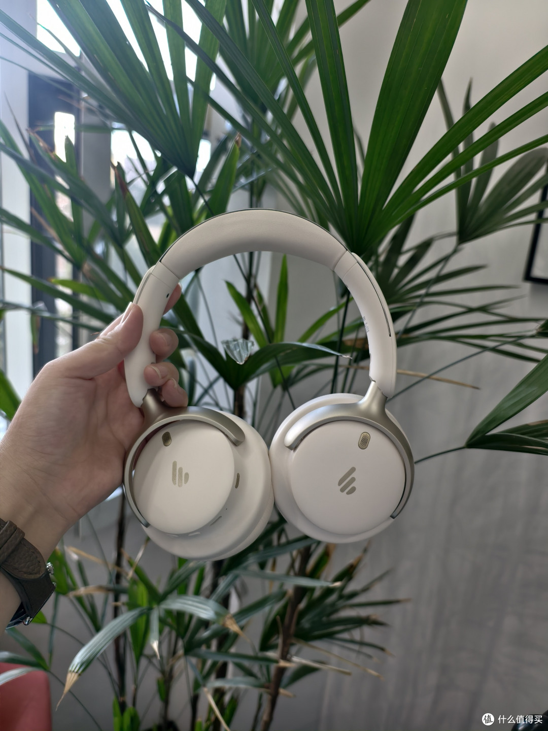 AI加持的头戴耳机漫步者Fit900NB Turbo太全能了