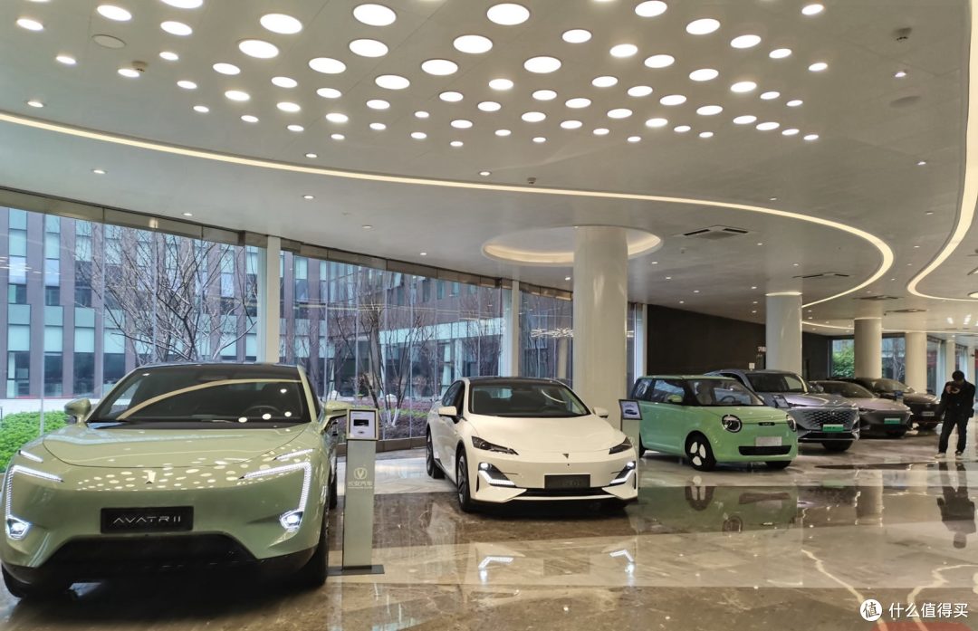 一边喊慢一点一边狂发新车,车圈到底在急什么