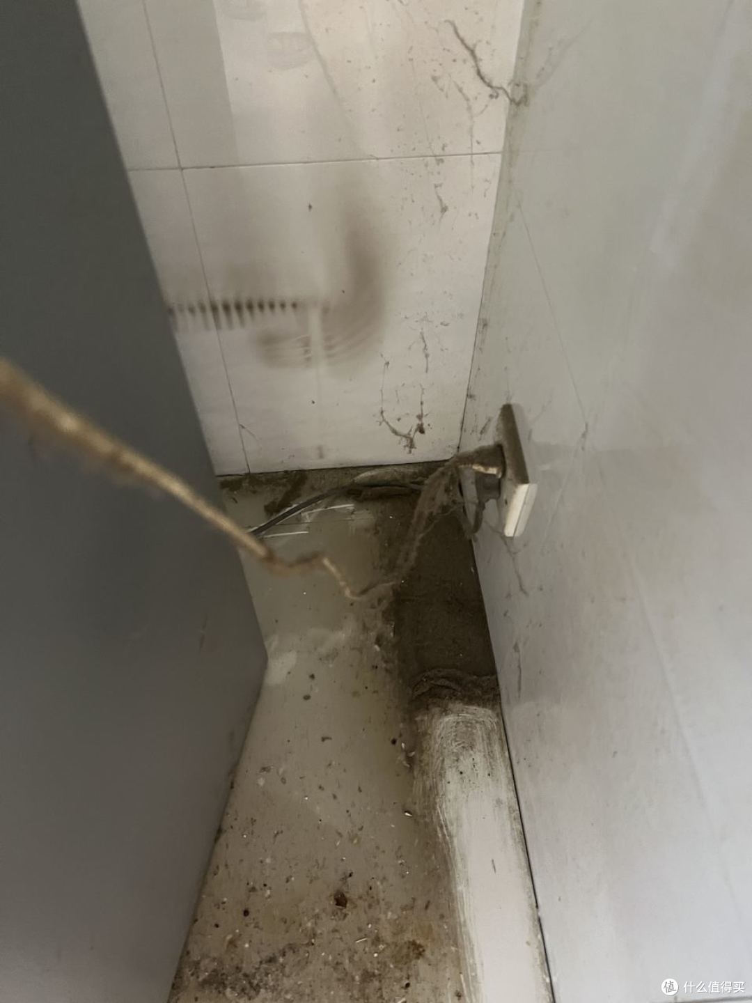 拔插头省电?这4类家电拔了反而更贵,我之前全拔错了