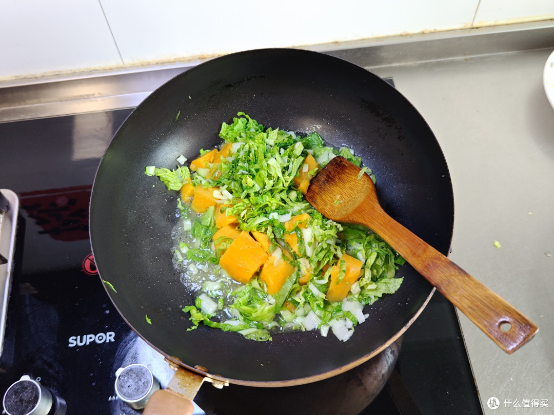 终究有可能失传的菜: 青菜烧红薯,先炒红薯还是青菜?