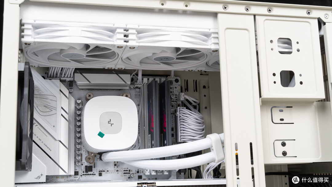 银昕FLP03复古壳装机：9850X3D+华硕ROG B850小吹雪+影驰RTX 5080