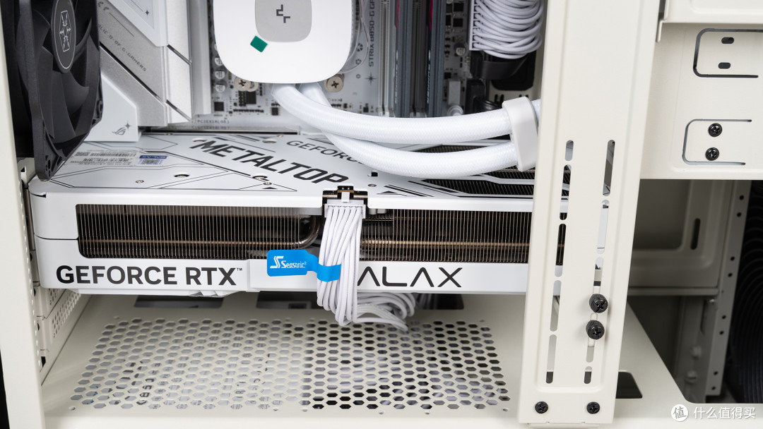 银昕FLP03复古壳装机：9850X3D+华硕ROG B850小吹雪+影驰RTX 5080