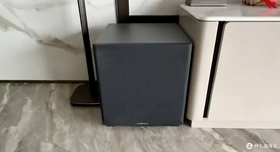 成都用户案例｜星舰后装也出彩，50㎡客餐厅的影K生活范本