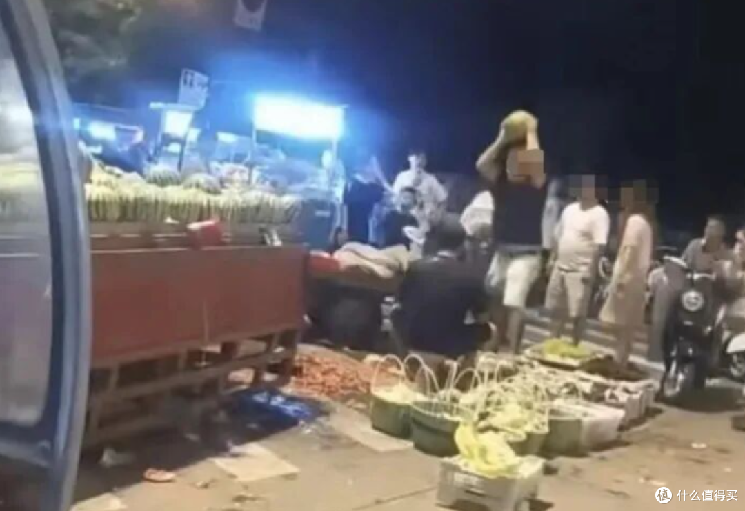 十几个西瓜砸头：脾气爆的人，真该去跑个步