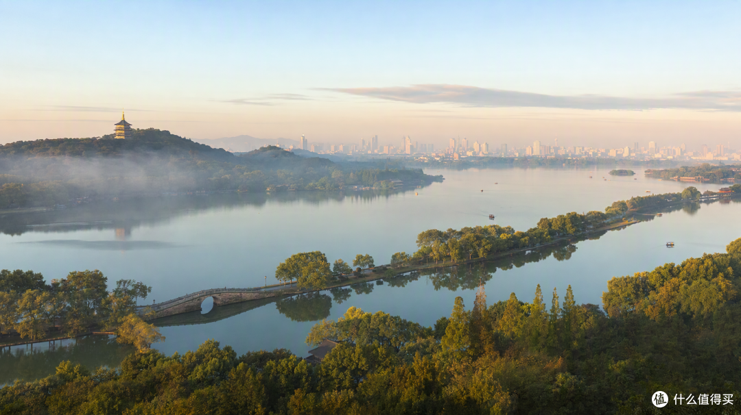 国庆浙江:西湖挤到没地方下脚,有些城市却空得能听见风声