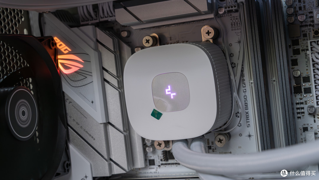 银昕FLP03复古壳装机：9850X3D+华硕ROG B850小吹雪+影驰RTX 5080