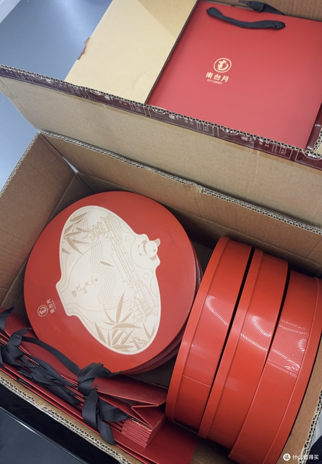 王源成都演唱会送月饼,中秋将至,你的月饼收到了吗?