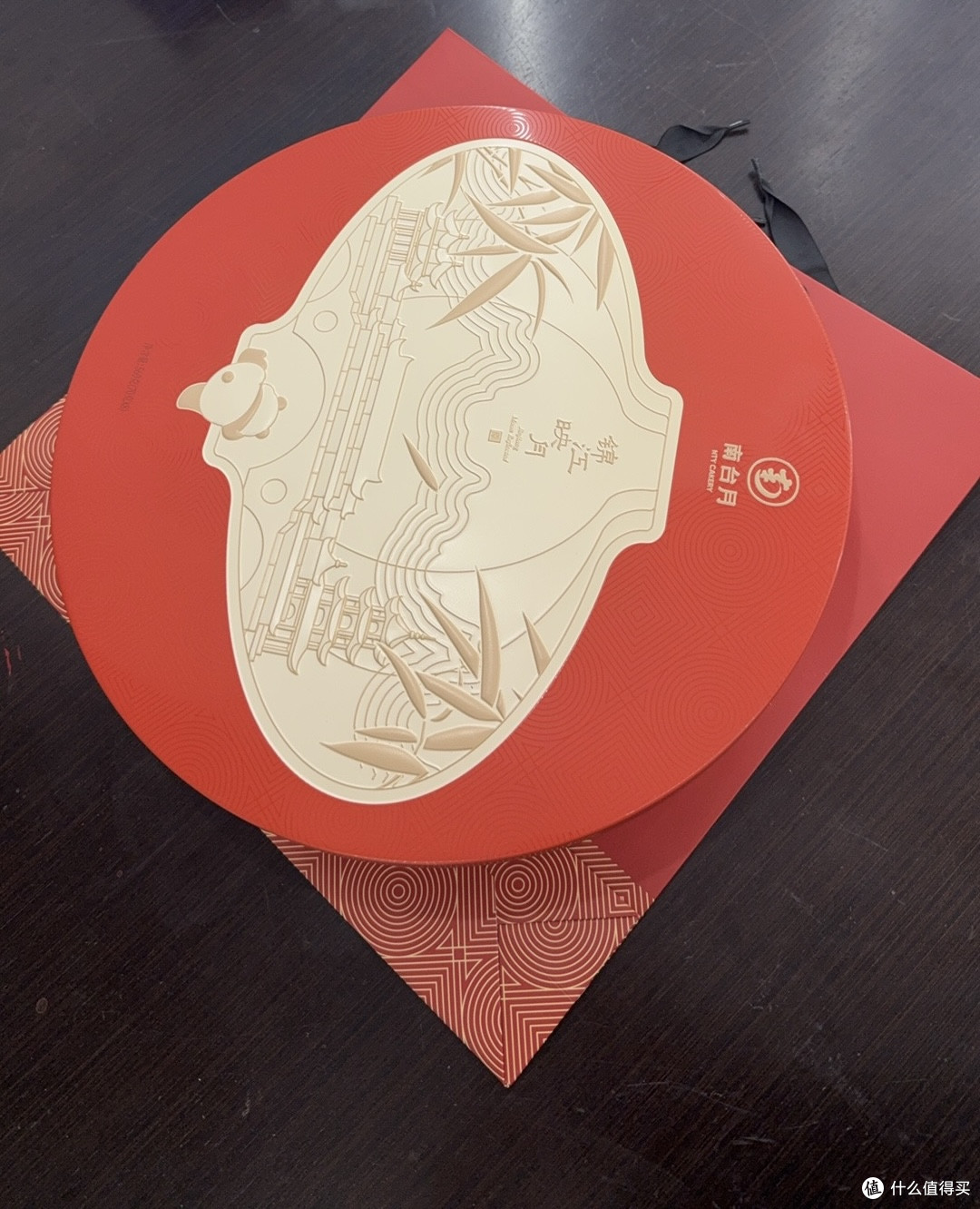 王源成都演唱会送月饼,中秋将至,你的月饼收到了吗?