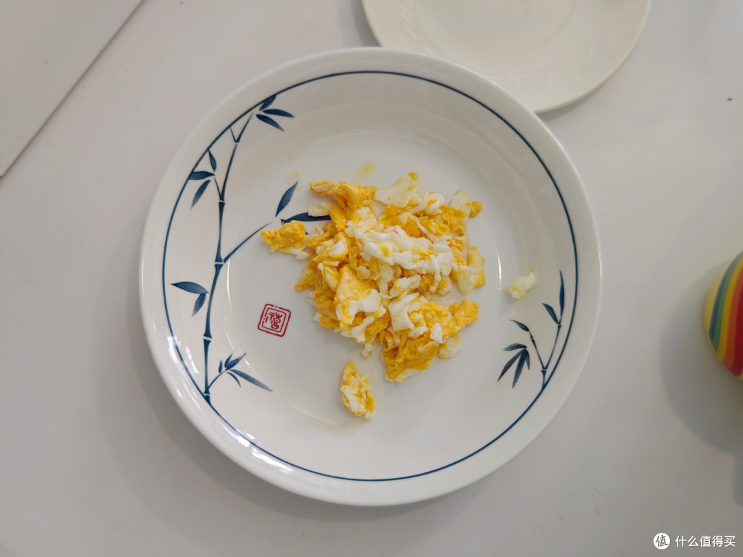 两个鸡蛋真的能赛螃蟹? 那岂不是全国人民都吃得起?