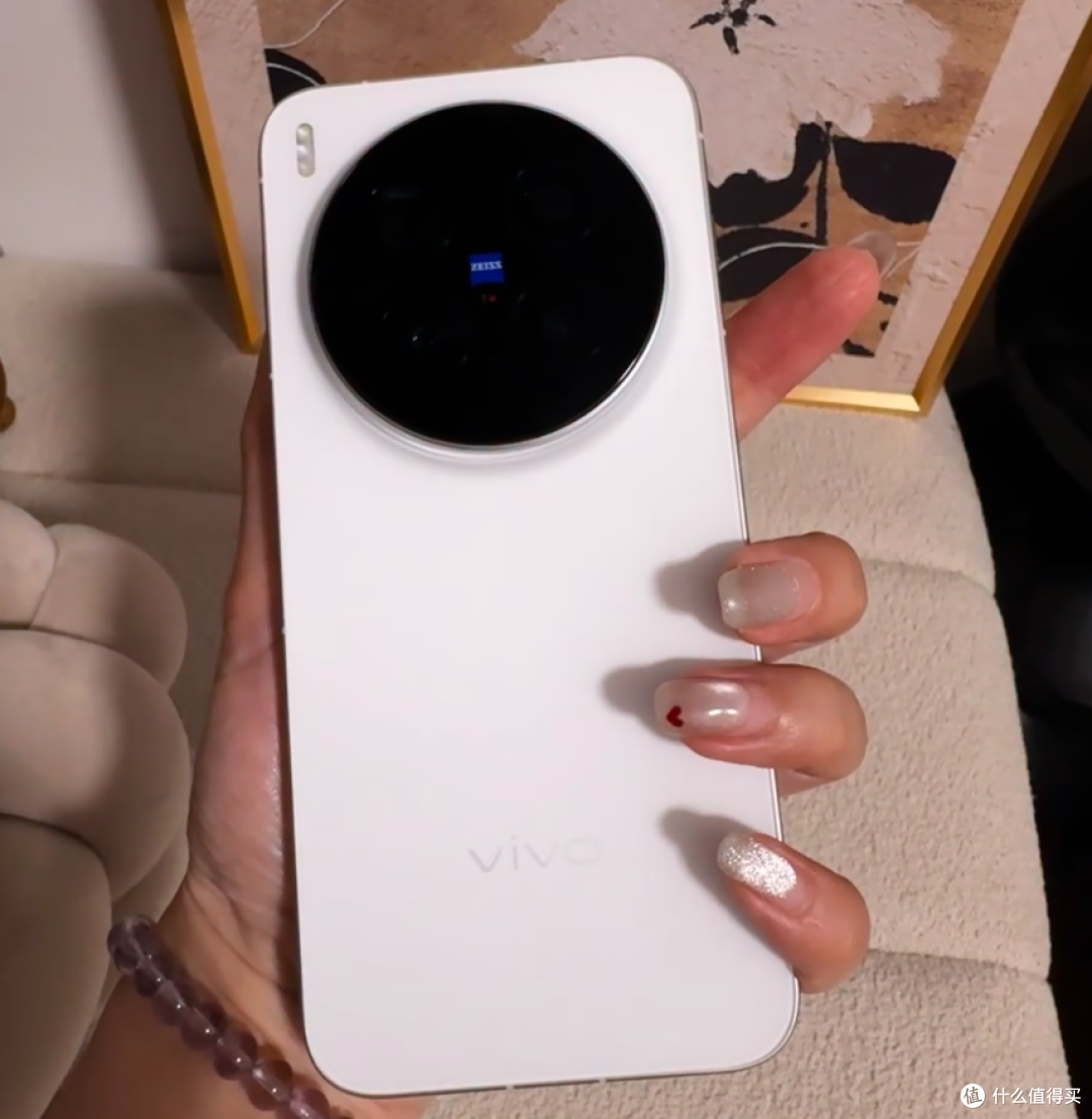 vivo X300 Pro影像旗舰实测:2亿长焦拍月亮演唱会体验