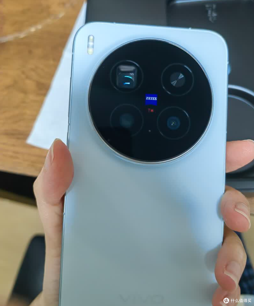 vivo X300 Pro影像旗舰实测:2亿长焦拍月亮演唱会体验