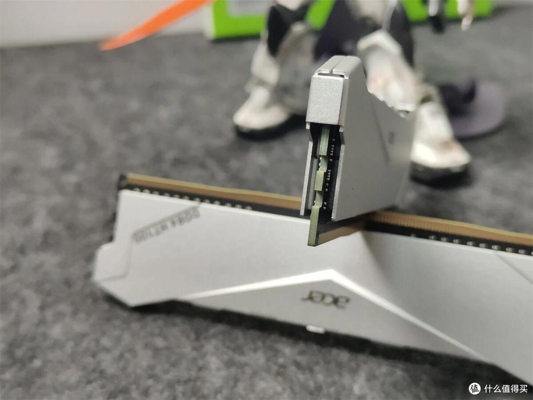 内存涨价潮下,旧平台再战三年!宏碁HT100 DDR4内存体验分享