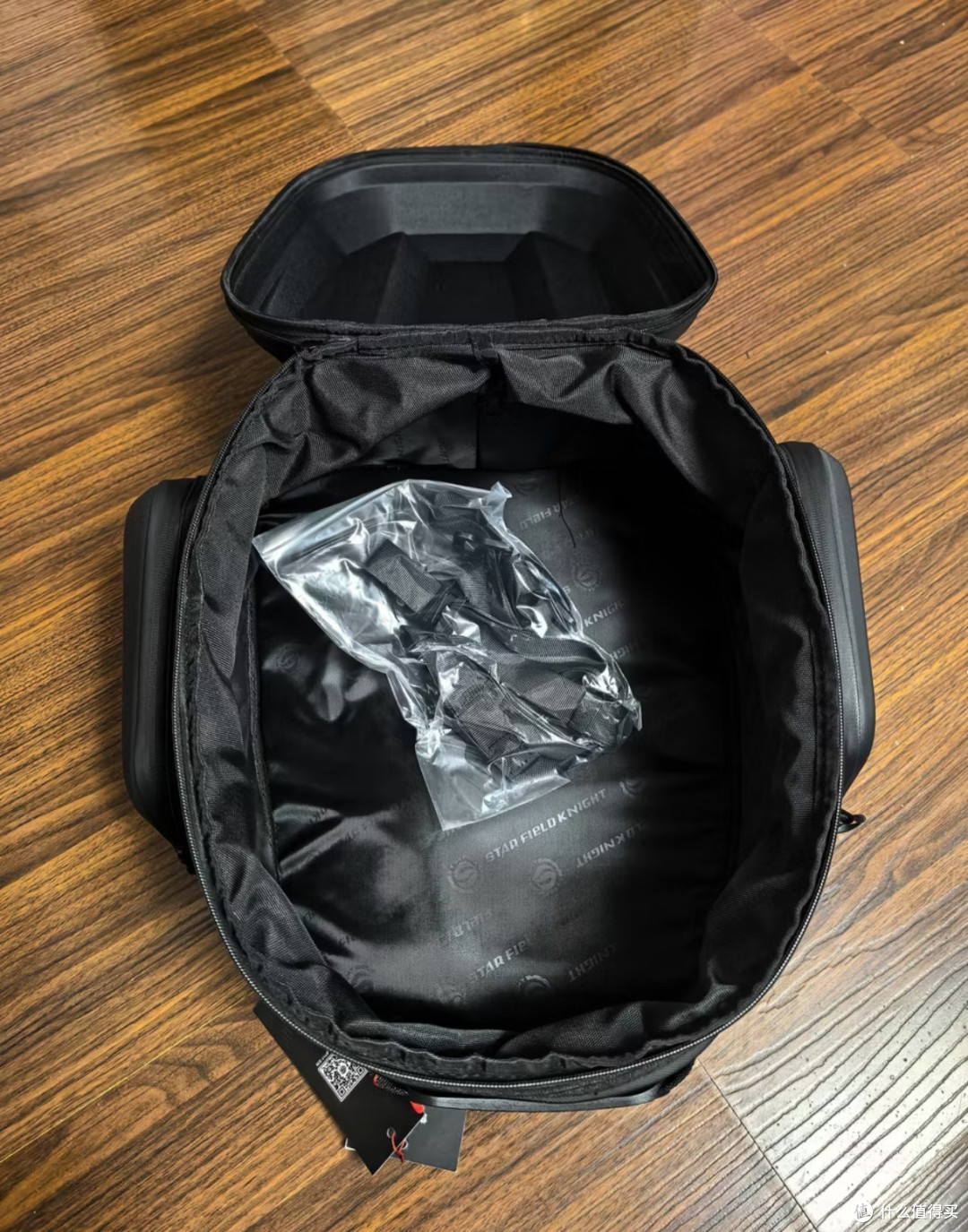 全盔尾包与双肩背包功能综述