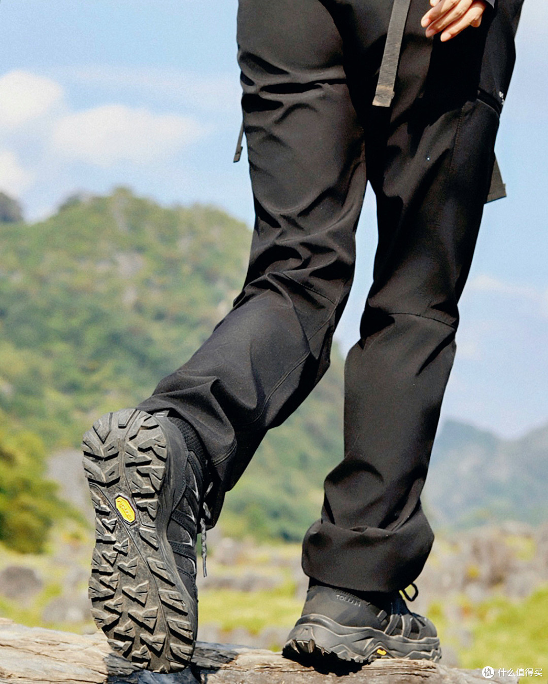 登山鞋怎么选？535元伯希和山岩3.0，穿了三次野路，踩过坑才敢说
