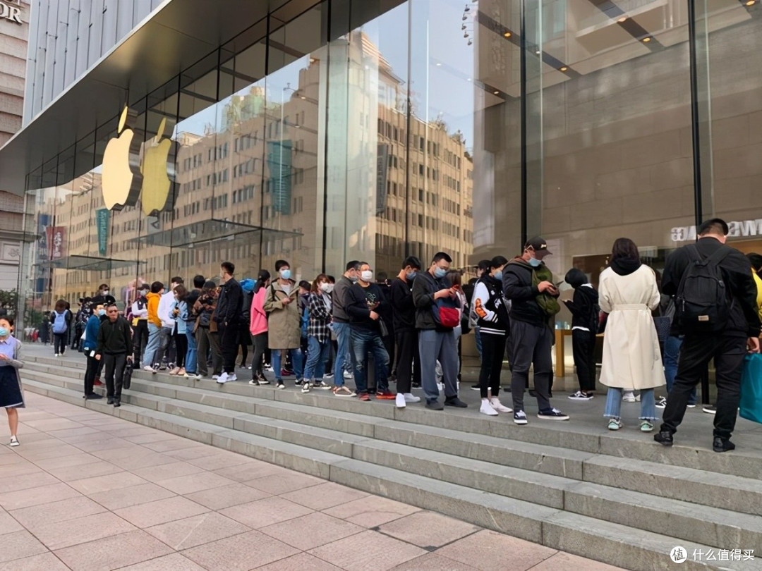 iPhone 18首销三天反转:32万台卖出,旧手机三天跳水3000
