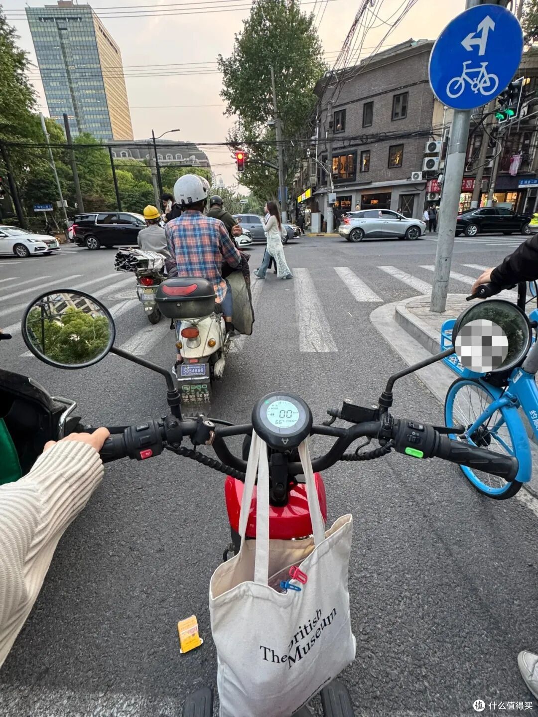 打工人的通勤包,能有多“邪修”?一分钱不花,比专门买的还好用