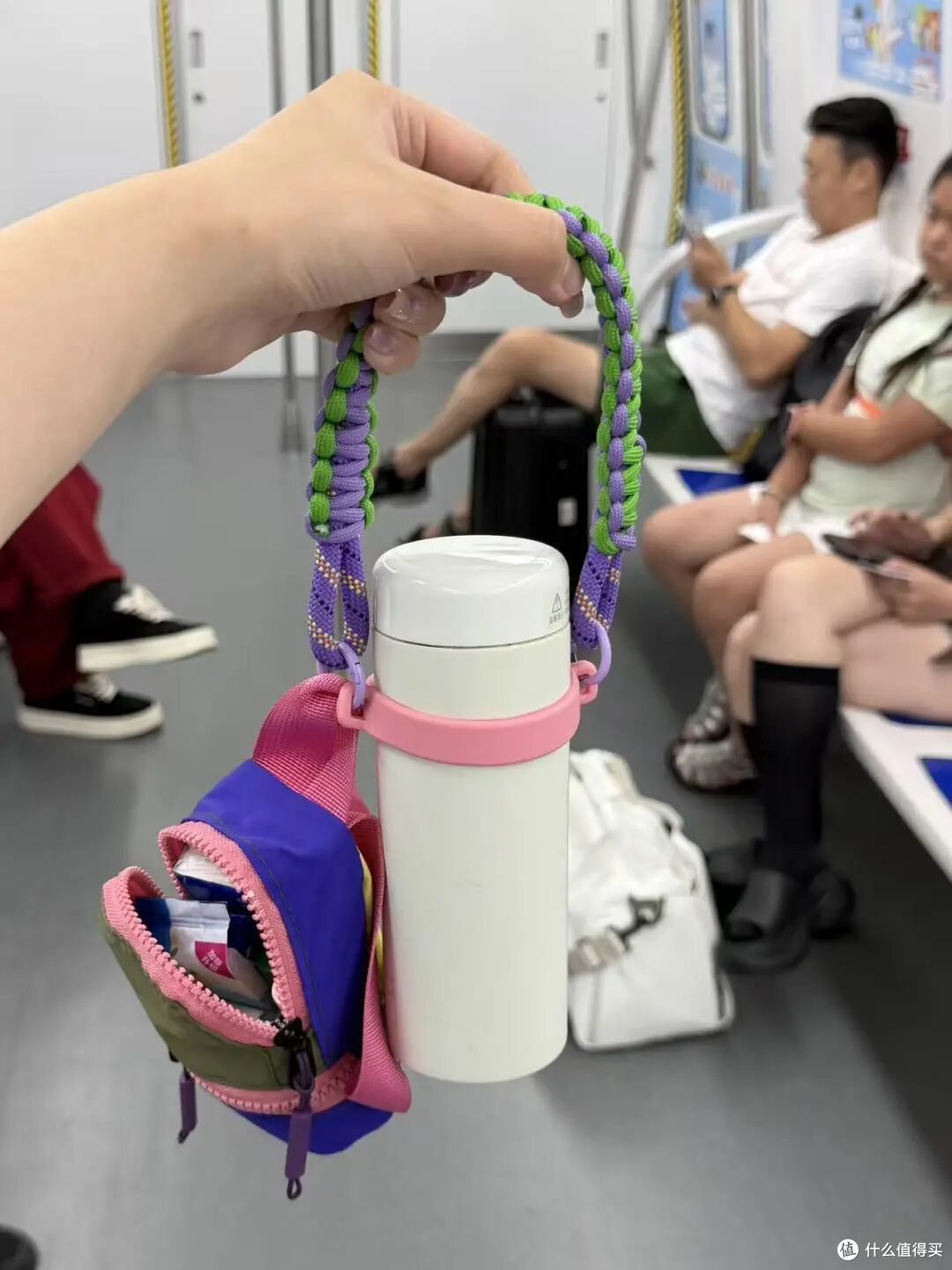 打工人的通勤包,能有多“邪修”?一分钱不花,比专门买的还好用