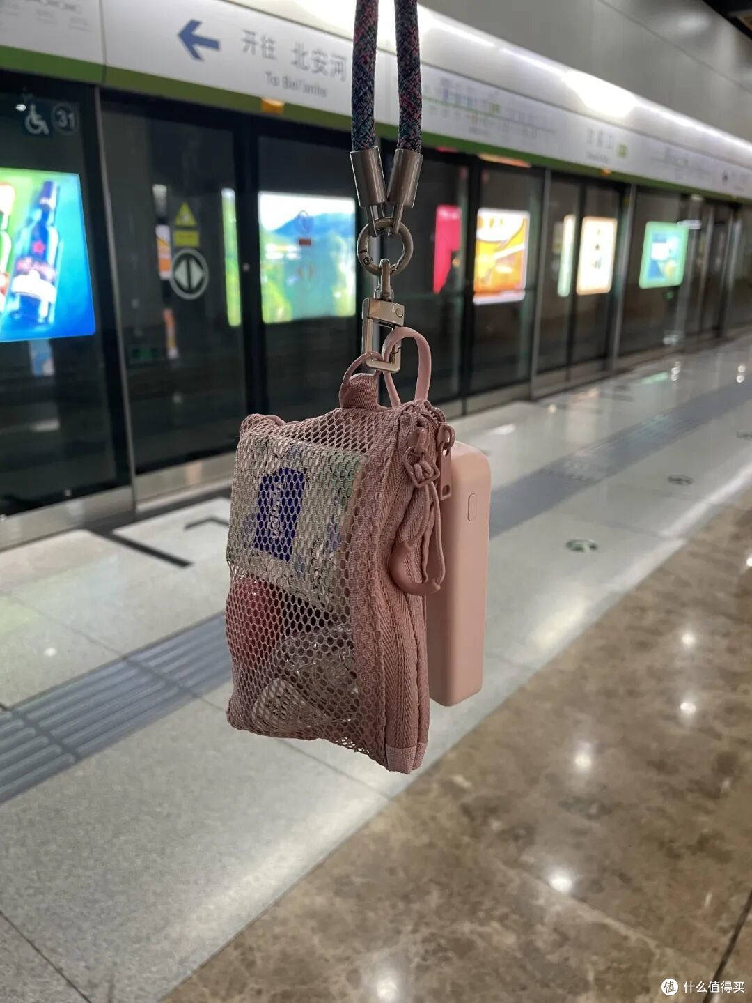 打工人的通勤包,能有多“邪修”?一分钱不花,比专门买的还好用