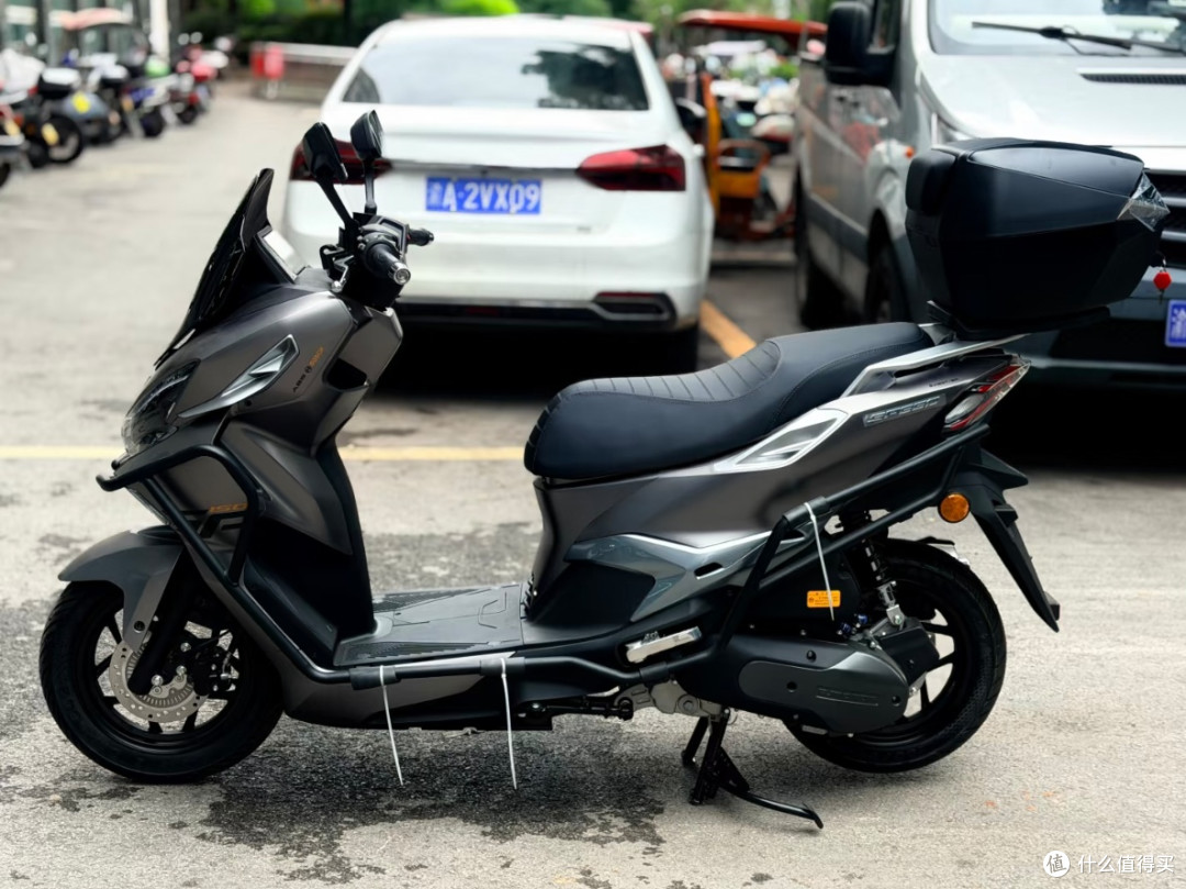 钱江FLY150|万元级满配平踏,通勤代步性价比王者
