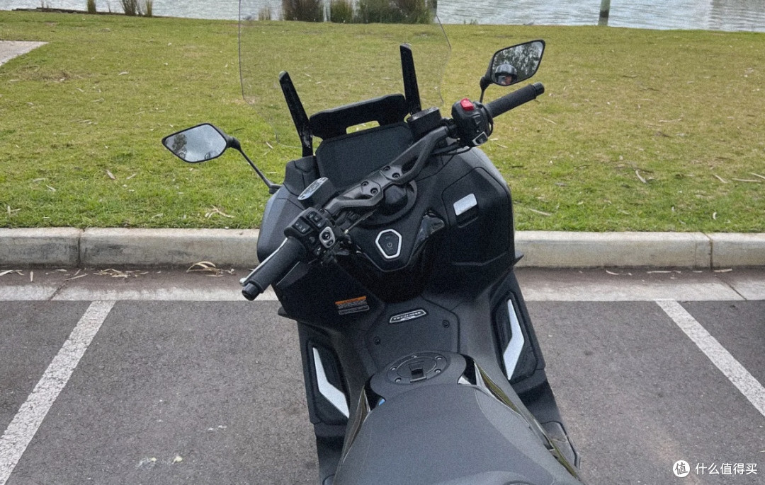 雅马哈TMAX560,既能通勤又能长途的顶级踏板