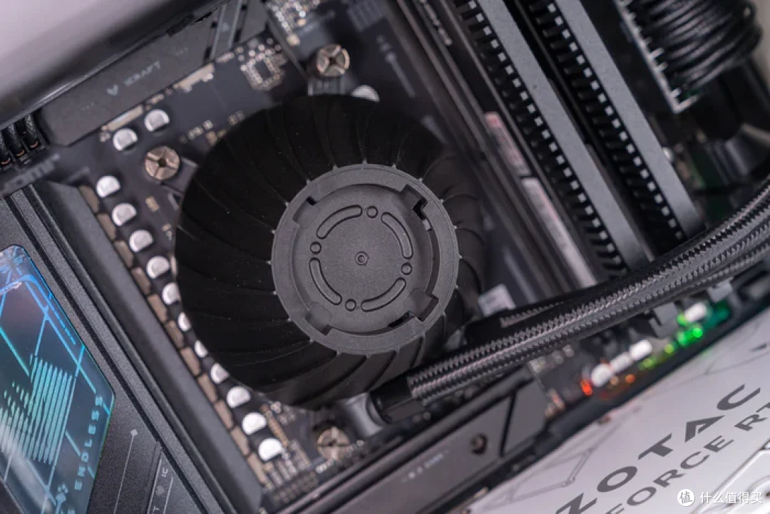 复古の风——银昕FLP03+铭瑄B850M电竞之心+索泰RTX5070天启装机