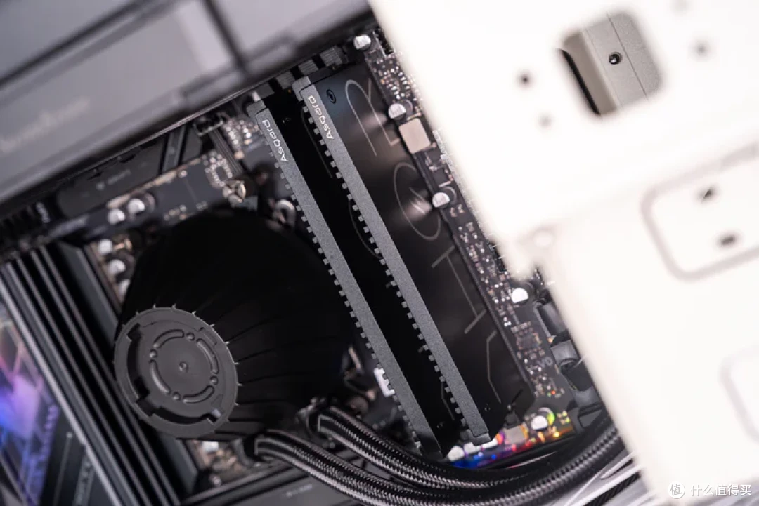 复古の风——银昕FLP03+铭瑄B850M电竞之心+索泰RTX5070天启装机