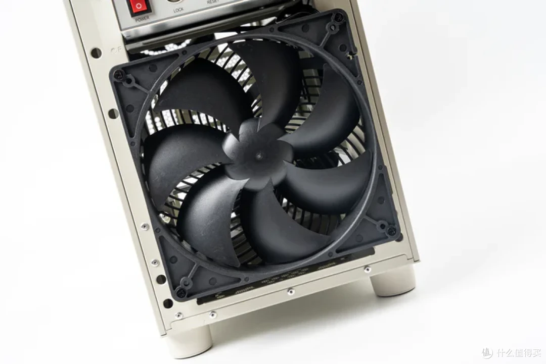 复古の风——银昕FLP03+铭瑄B850M电竞之心+索泰RTX5070天启装机
