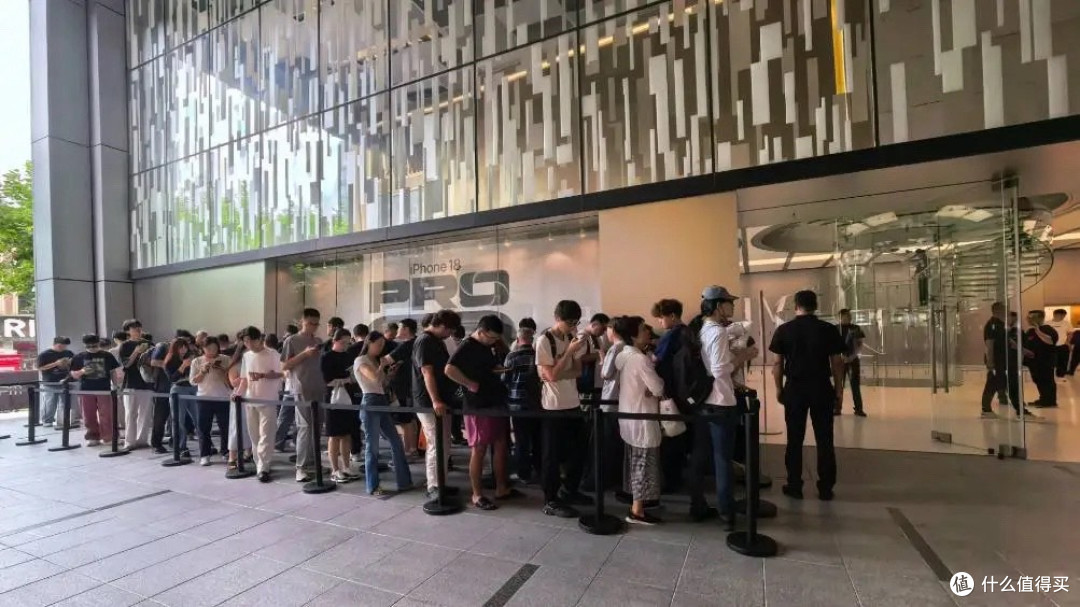 黄牛不收、电商破发、加价腰斩!iPhone 18 Pro实体店首发遇冷!
