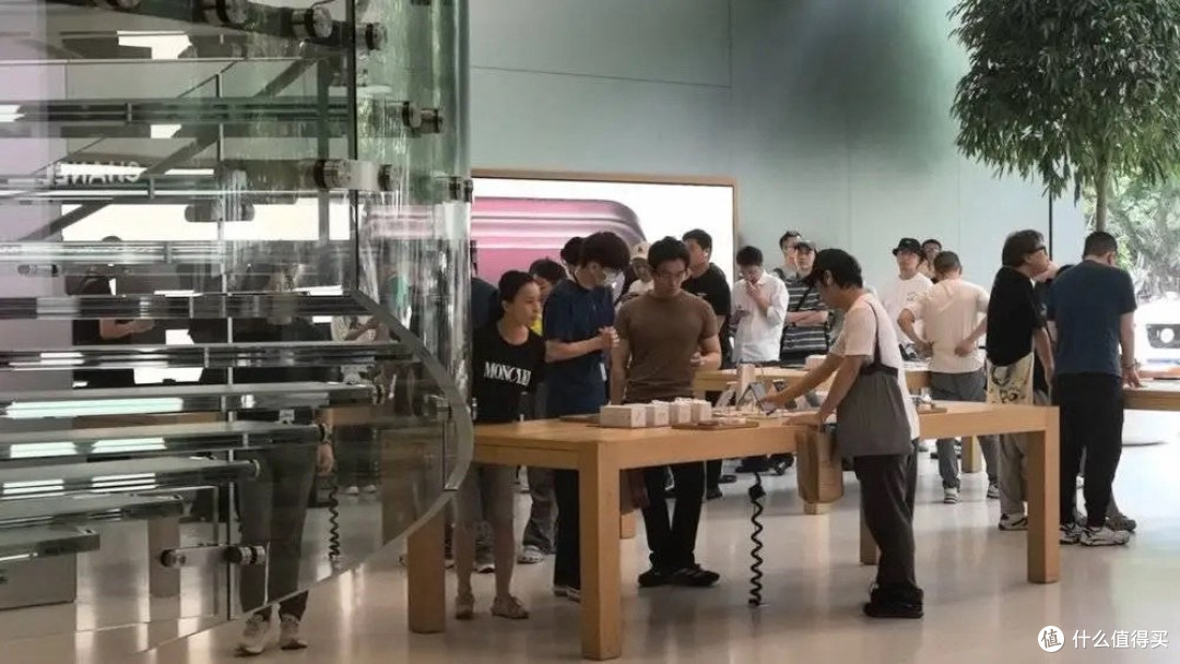 黄牛不收、电商破发、加价腰斩!iPhone 18 Pro实体店首发遇冷!