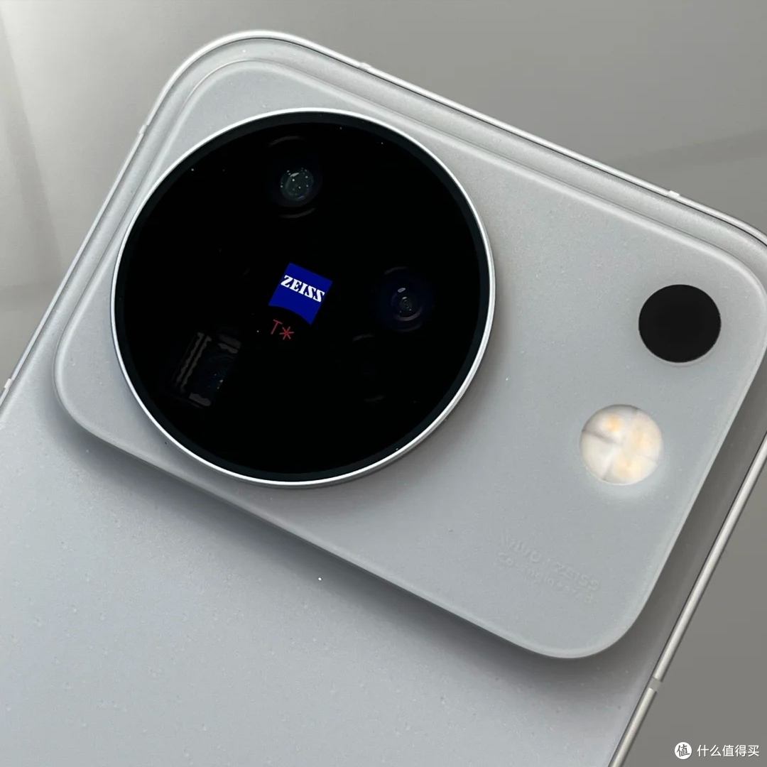 华为、小米看好了,vivo X500系列发布,全系涨价成常态