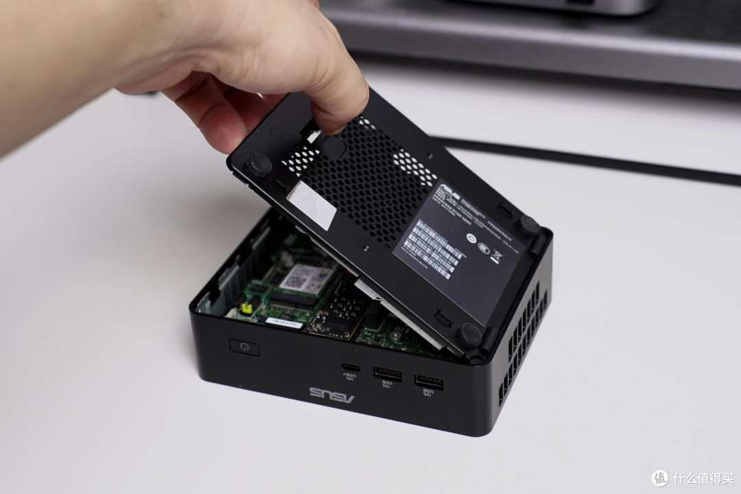 超强散热+一键AI=标杆级生产力丨华硕NUC16PRO迷你主机评测
