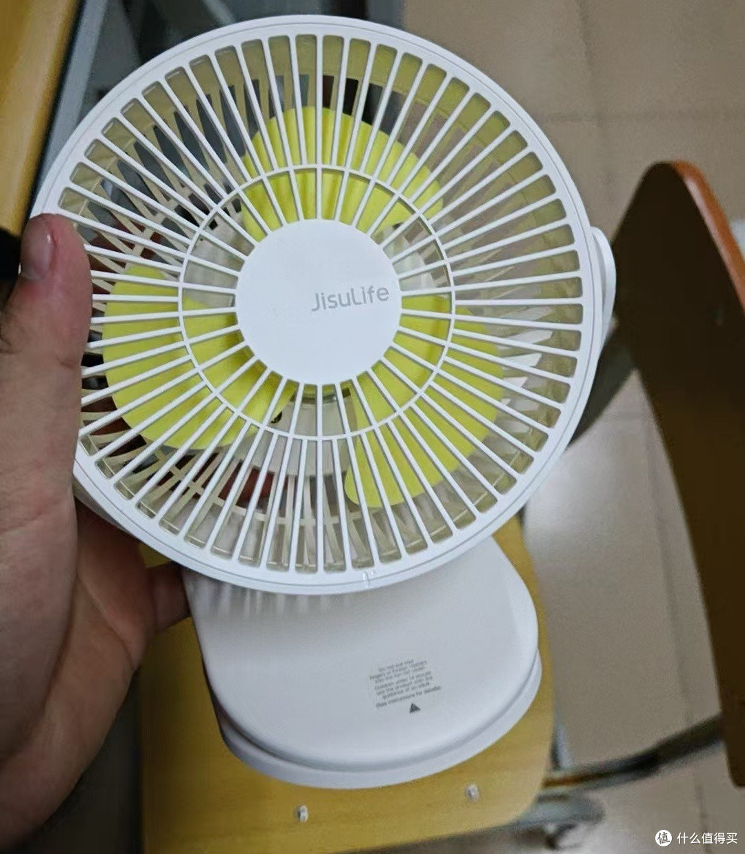 店家二话不说就给换了新的，本来是想去问能不能维修的，就是没有绿色存货了！太好看了