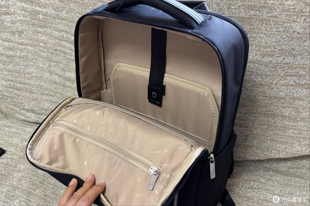 35+男人的通勤背包,终于不用在"体面"和"实用"之间做选择题了