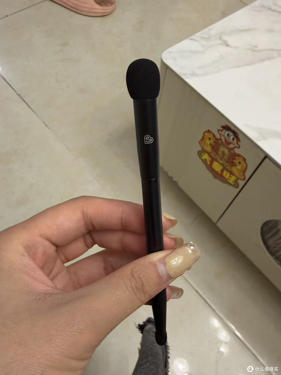 圆头蘑菇刷遮瑕晕染两不误
