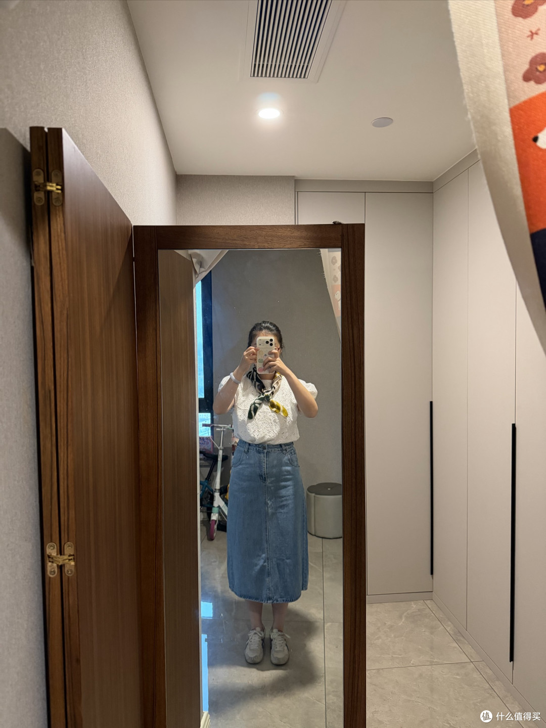 豆包帮来穿搭|一件白镂空上衣,解锁3套初秋日常穿搭