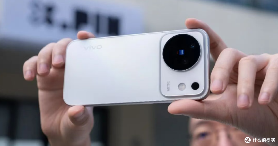 5499 起步,全系押注"拍视频"?vivo X500 系列到底该买哪台?