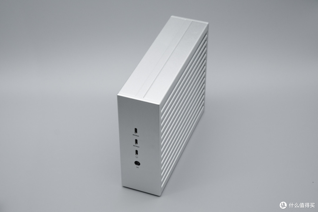 80Gbps AI存储阵列,阿卡西斯四盘位雷电5硬盘盒评测