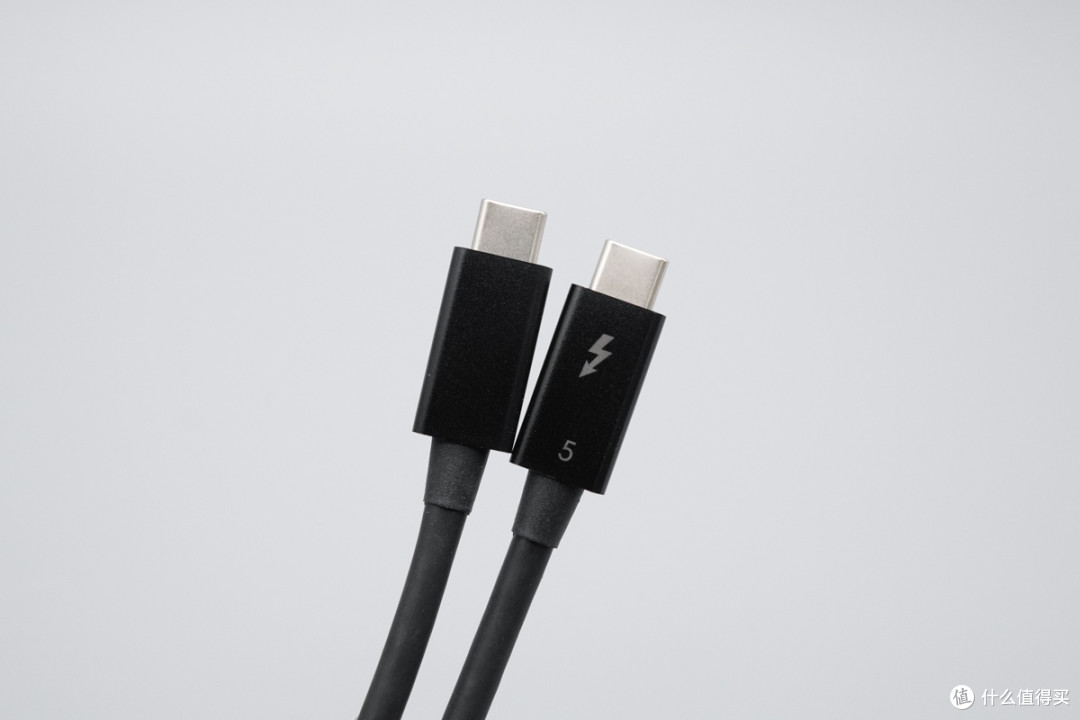 80Gbps AI存储阵列,阿卡西斯四盘位雷电5硬盘盒评测