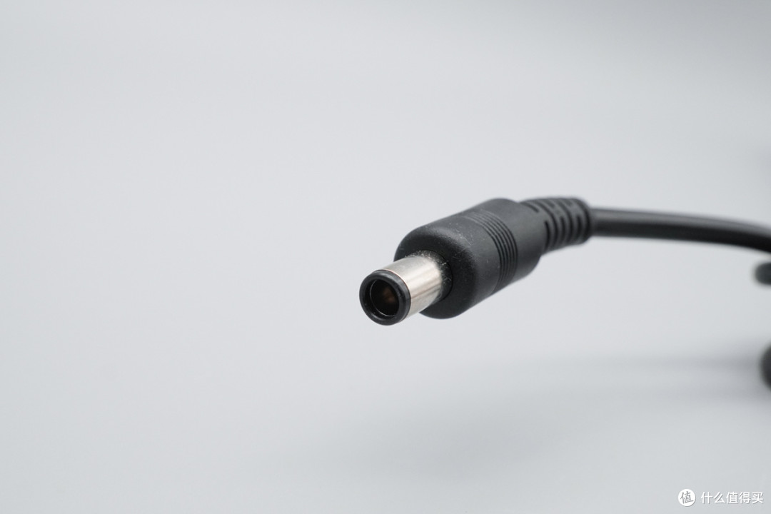 80Gbps AI存储阵列,阿卡西斯四盘位雷电5硬盘盒评测