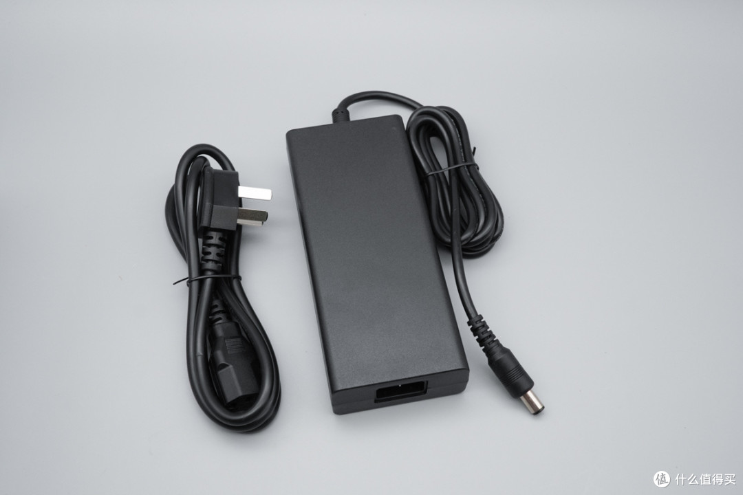 80Gbps AI存储阵列,阿卡西斯四盘位雷电5硬盘盒评测
