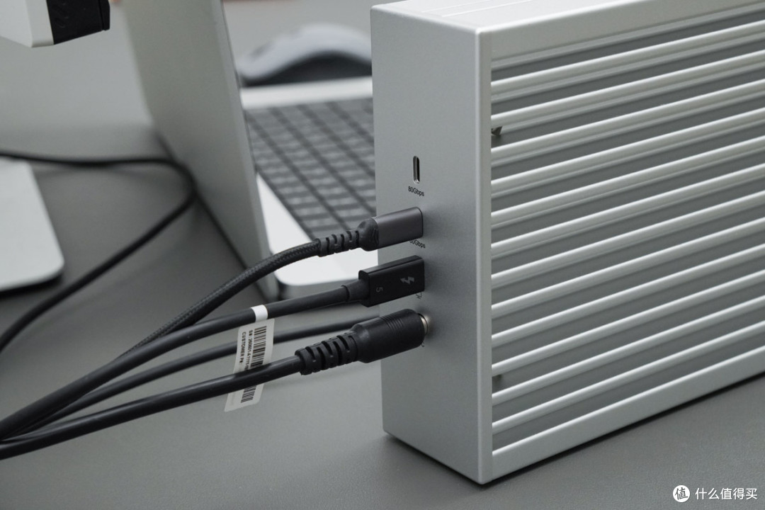 80Gbps AI存储阵列,阿卡西斯四盘位雷电5硬盘盒评测