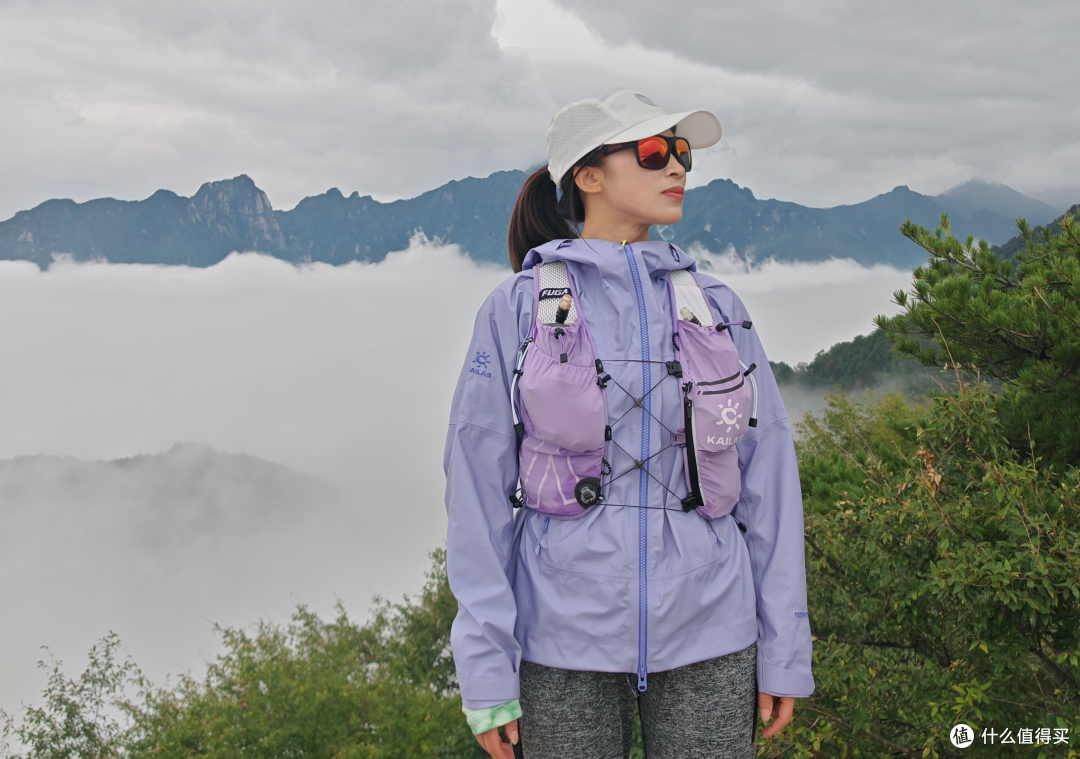 薄得像皮肤衣,却真能防暴雨:这冲锋衣才 112 克