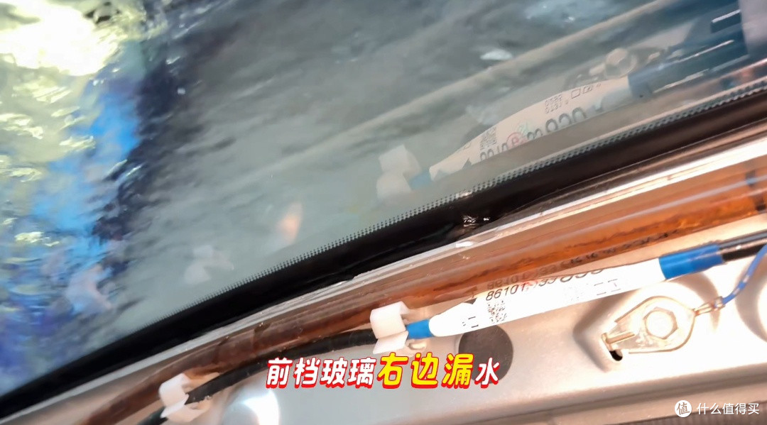 22万公里老凯美瑞暴雨后车内积水,拆空座椅才发现原因!