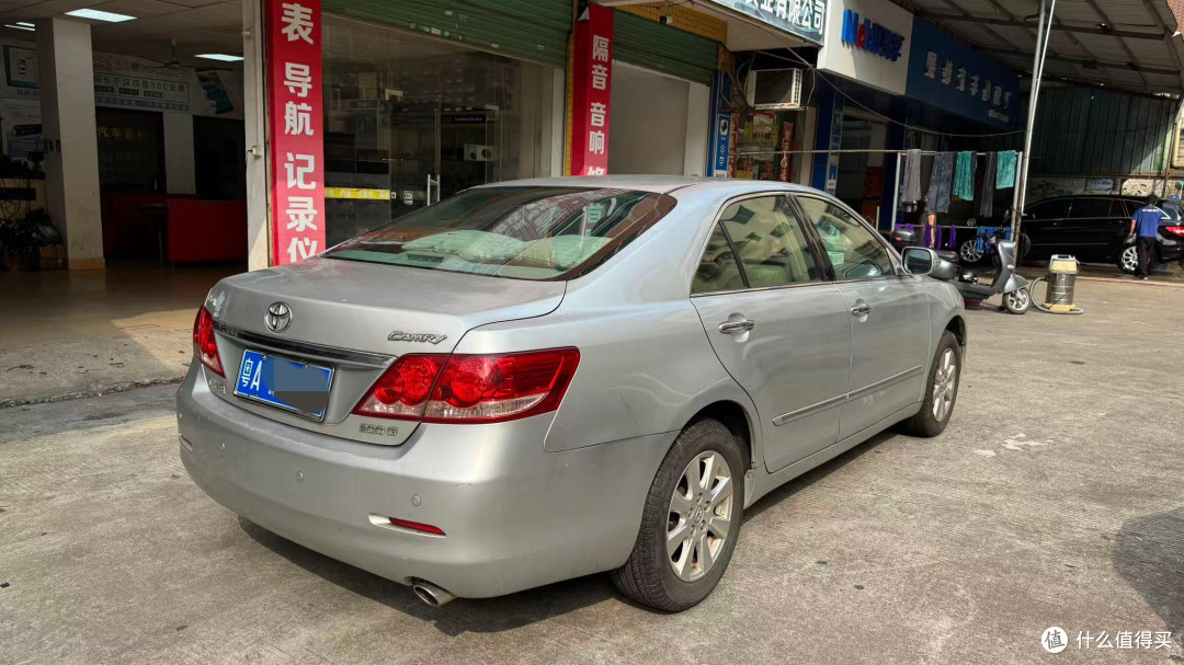 22万公里老凯美瑞暴雨后车内积水,拆空座椅才发现原因!