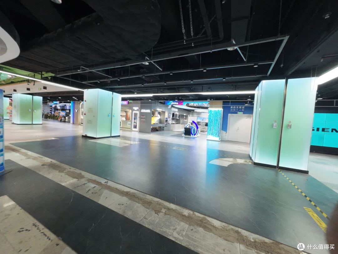 家电卖场空成这样,我却劝大家别急着去捡便宜