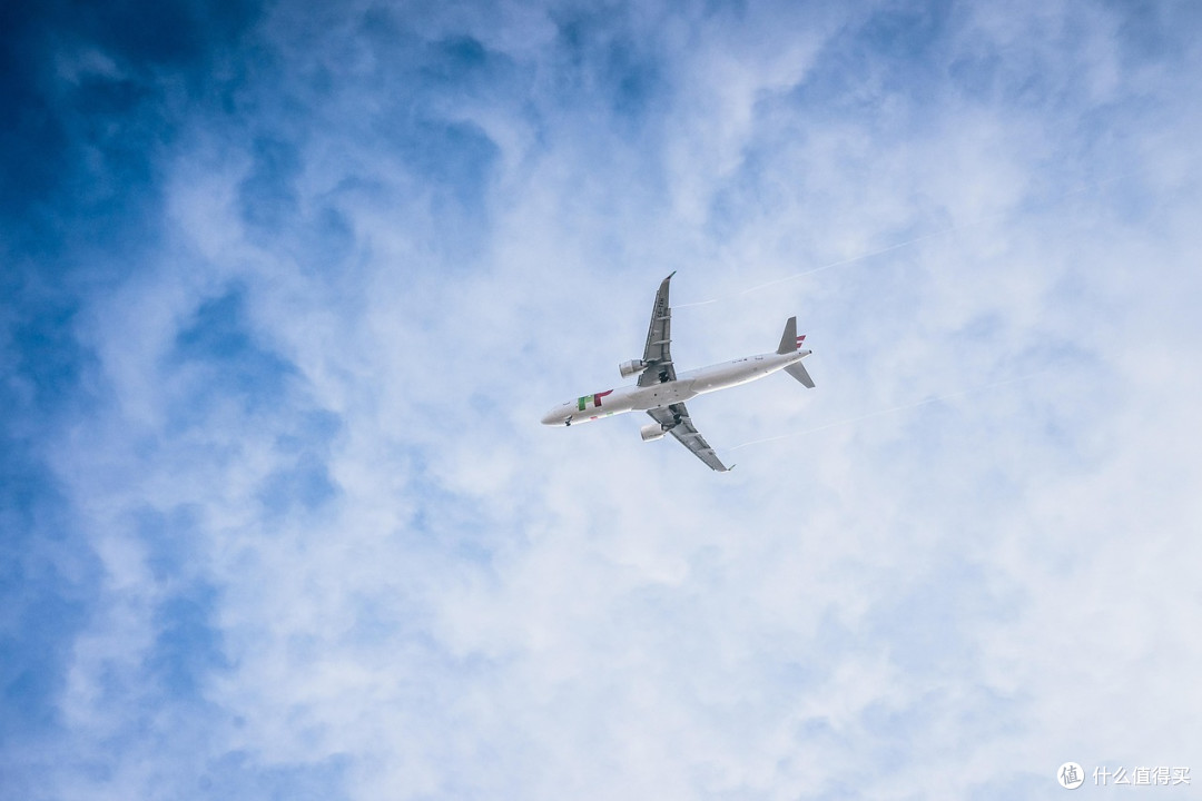 廉价航空为什么便宜?2026国际机票行李、餐食、选座收费全解析