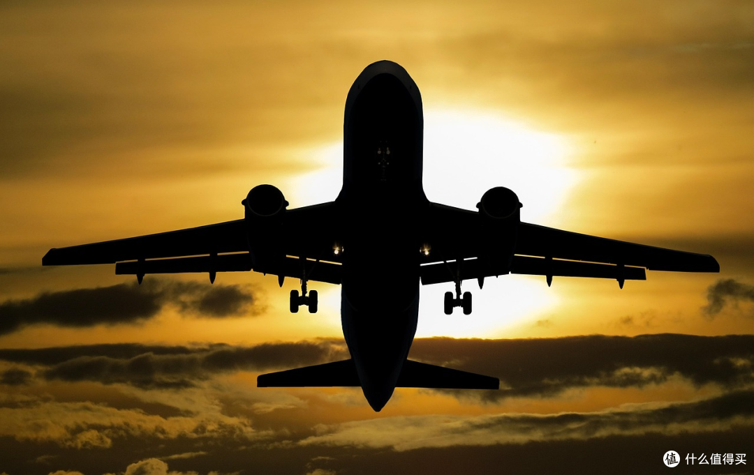廉价航空为什么便宜?2026国际机票行李、餐食、选座收费全解析