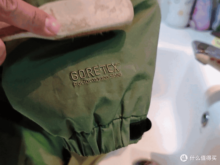 GTX冲锋衣穿20年之后,还有防护作用么?