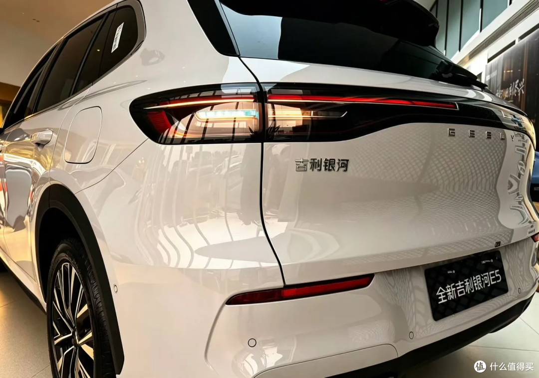 10万级纯电还能这么卷?新款银河E5换后驱+800V,这性价比没谁了